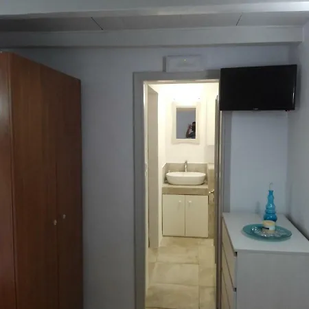 To Mikro Spiti Sto Livadi * Krotiri